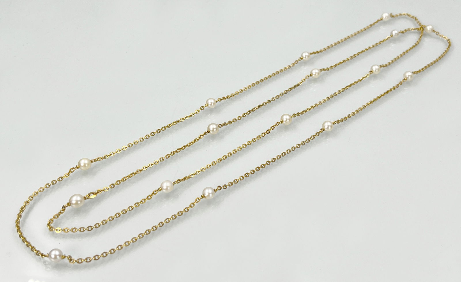 Long necklace. 750 yellow gold with pearls. (1 of 6)