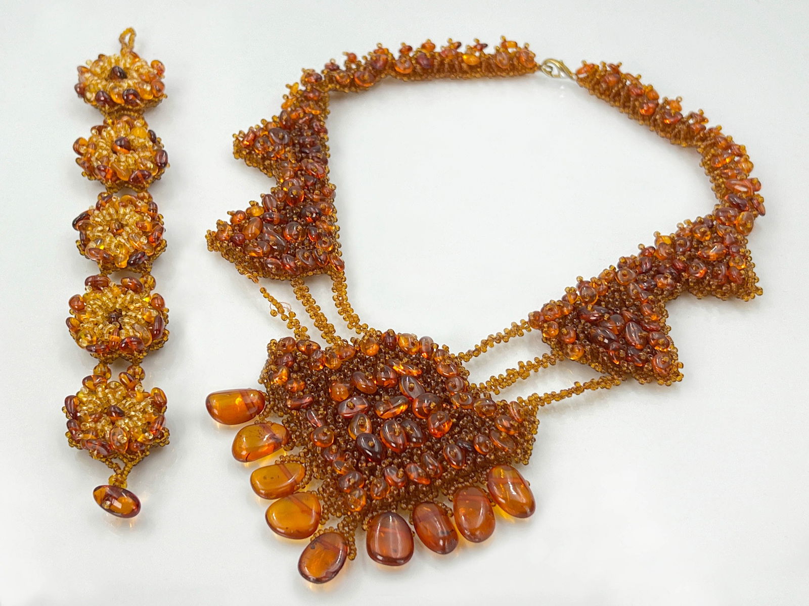 Amber jewellery set: necklace and bracelet. Finely woven. Handcrafted. (1 of 13)