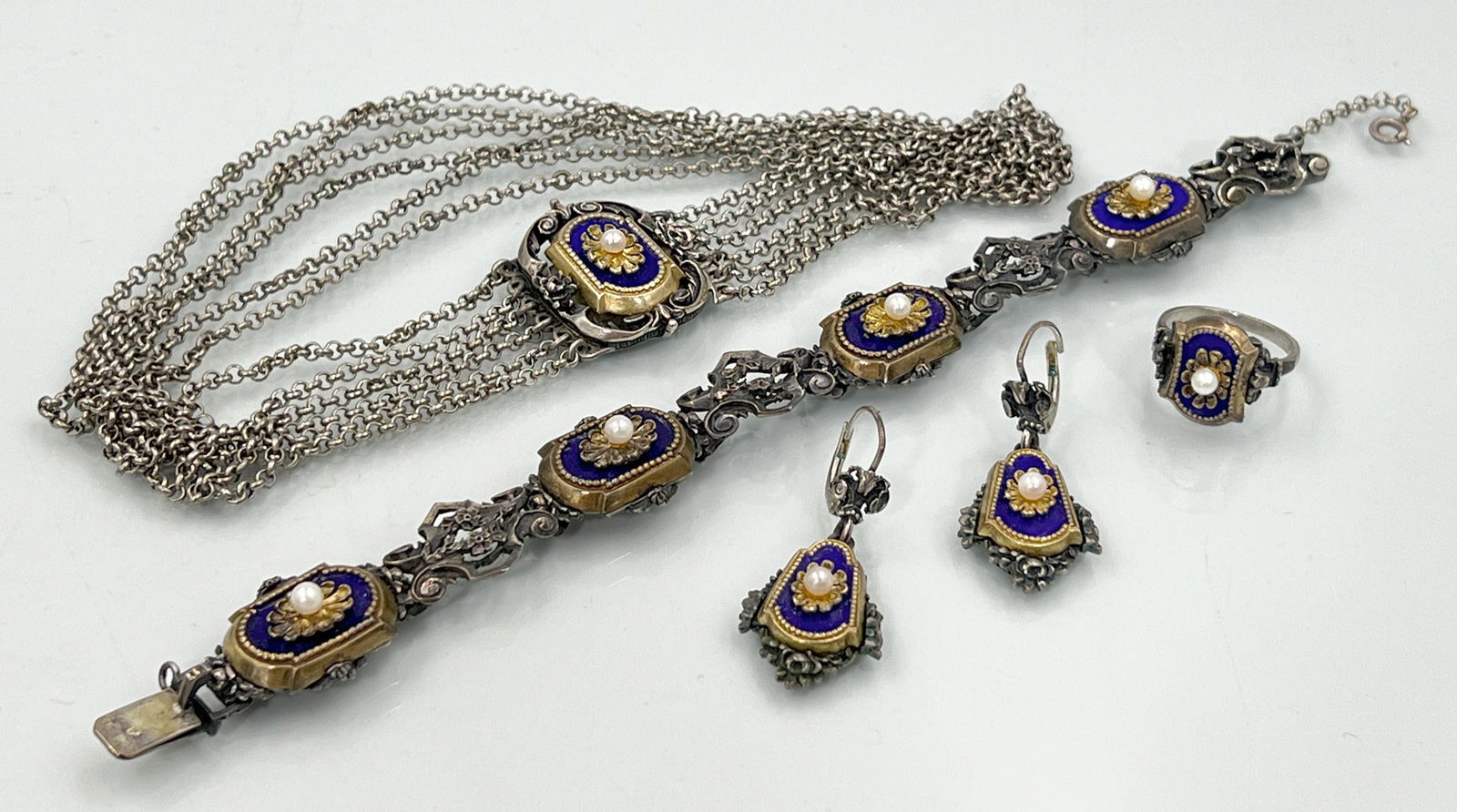 Traditional costume jewellery set: necklace, bracelet, ring and drop earrings. 835 silver. (1 of 12)