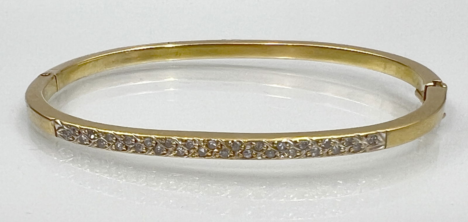 Bangle. 750 yellow gold with diamond setting. (1 of 7)