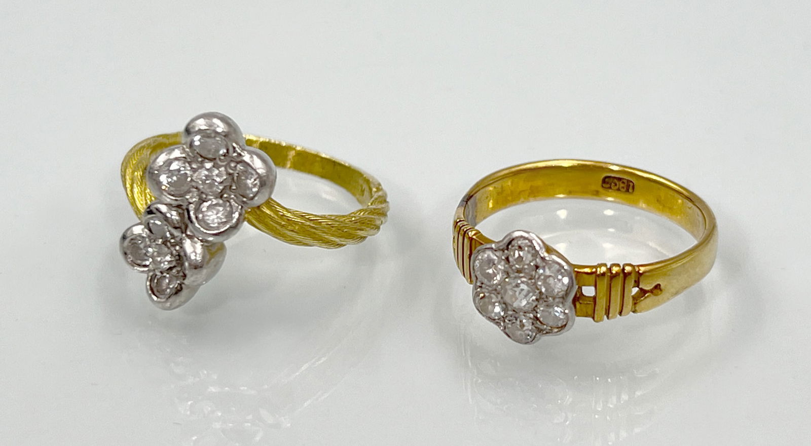 Two ladies' rings. 750 yellow gold, 900 platinum with diamond setting. (1 of 14)
