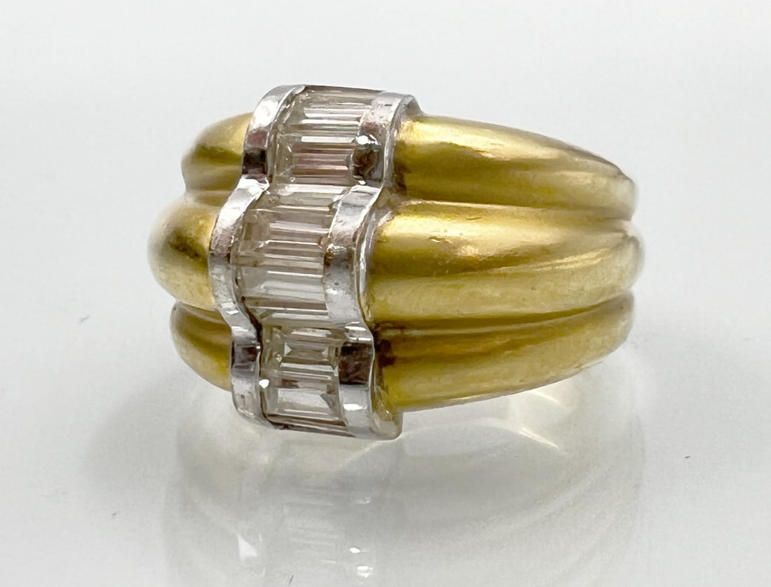 Women's ring. 585 yellow gold and white gold with diamond setting. (1 of 9)