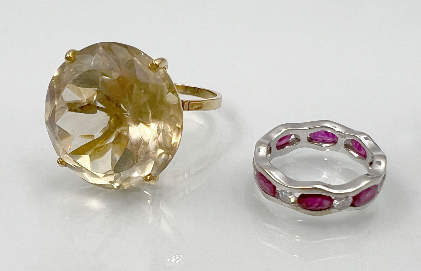 Two ladies' rings. Yellow and white gold set with diamonds and coloured stones. (1 of 14)