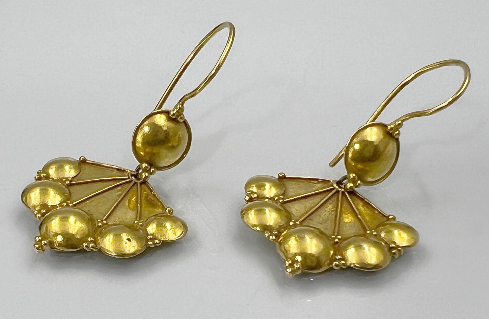 Pair of earrings. 750 yellow gold. (1 of 8)