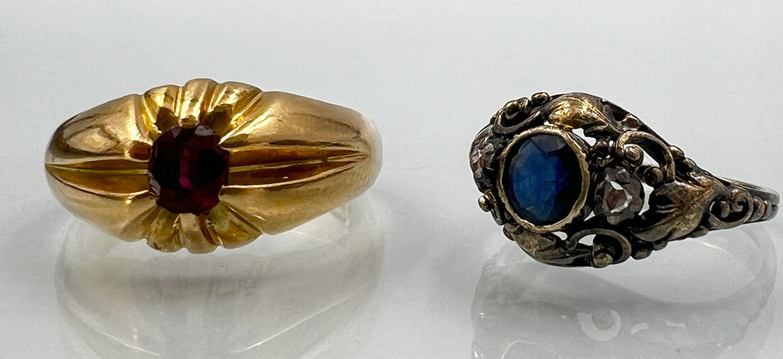Two ladies' rings. 585 yellow gold with coloured stones. (1 of 11)
