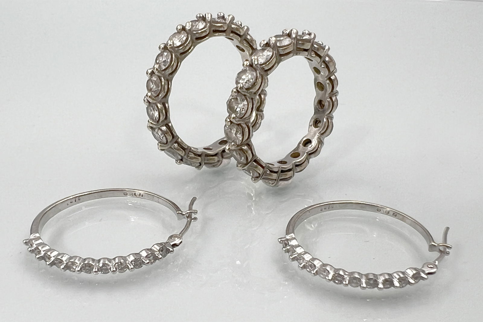 Jewellery set: 2 ladies' rings and 1 pair of hoop earrings. 585 white gold with diamond setting. (1 of 19)