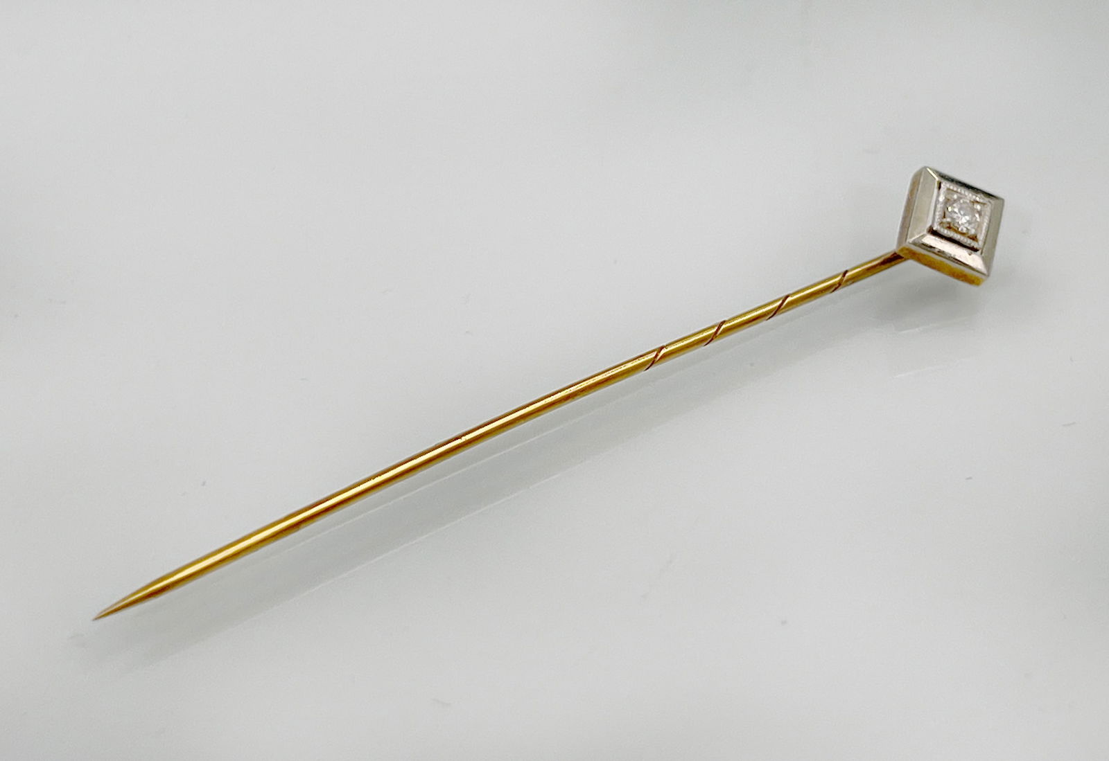 Brooch. 585 yellow gold and white gold with diamond setting. (1 of 7)