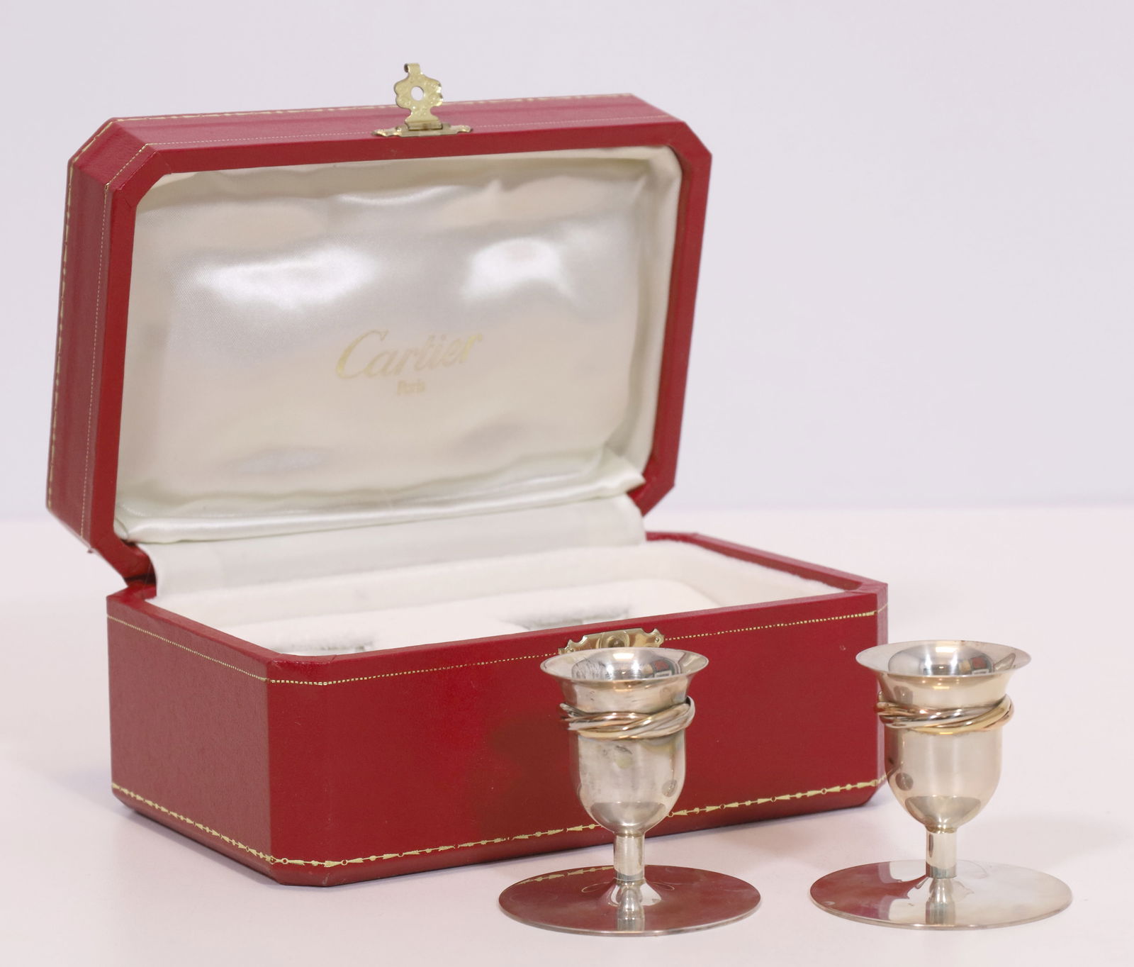 CARTIER Pair of small Trinity candle holders. 925 silver. (1 of 10)