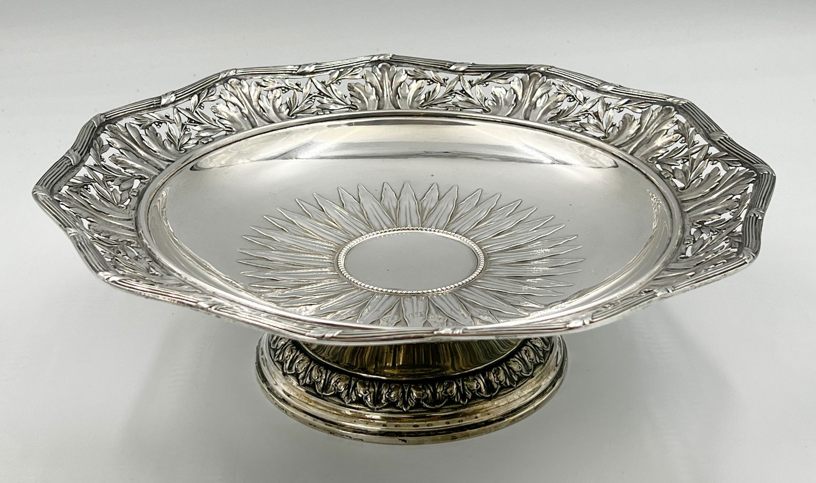 Centrepiece. 800 silver.: Approx. 441 grams. Approx. 9.5 cm high. Approx. 29.5 cm in diameter. Openwork flag. Relief floral decoration. Hallmarked: J.H. Werner / crescent moon and crown / fineness. Condition as shown in