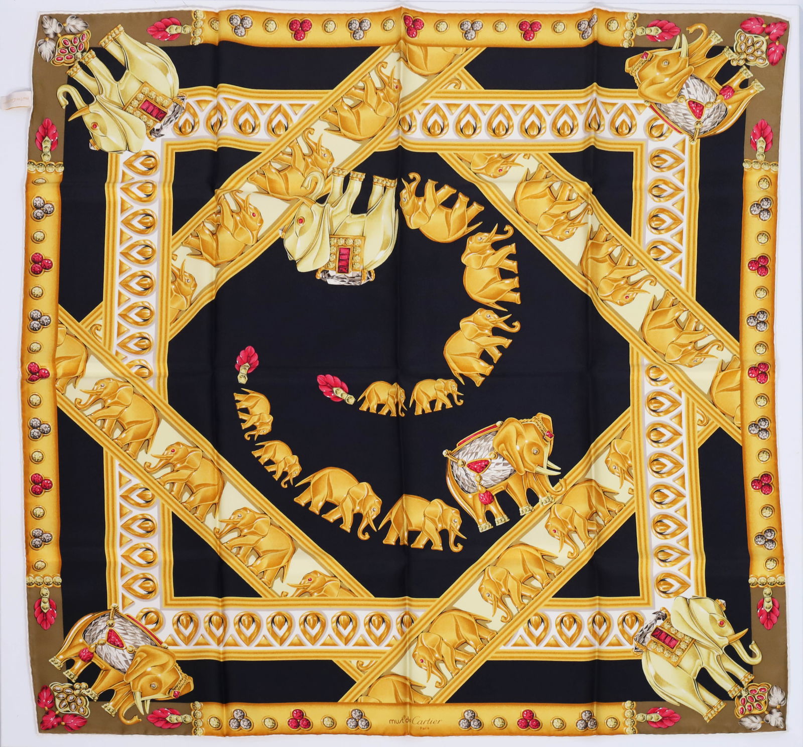 CARTIER silk scarf.: Approx. 86 cm x 86 cm. Silk scarf with elephant motif ‘La Route des Indes’. With Cartier lettering and certificate of authenticity. Good condition considering its age. See photos.