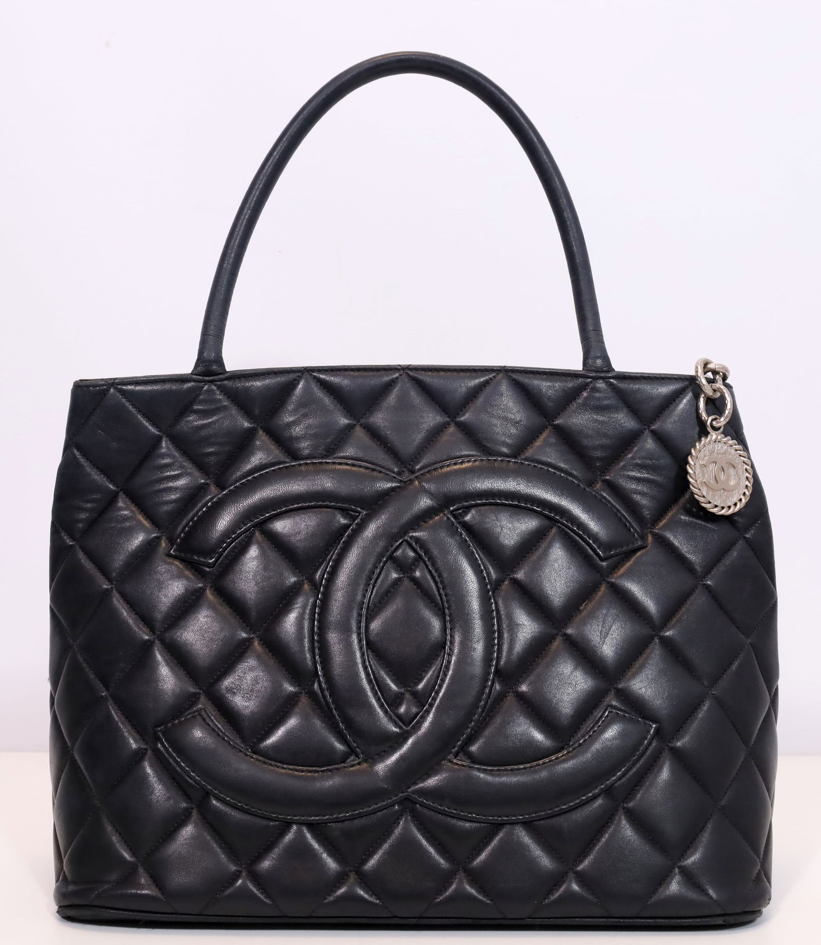 CHANEL “Medallion” handbag. Tote bag. (1 of 15)