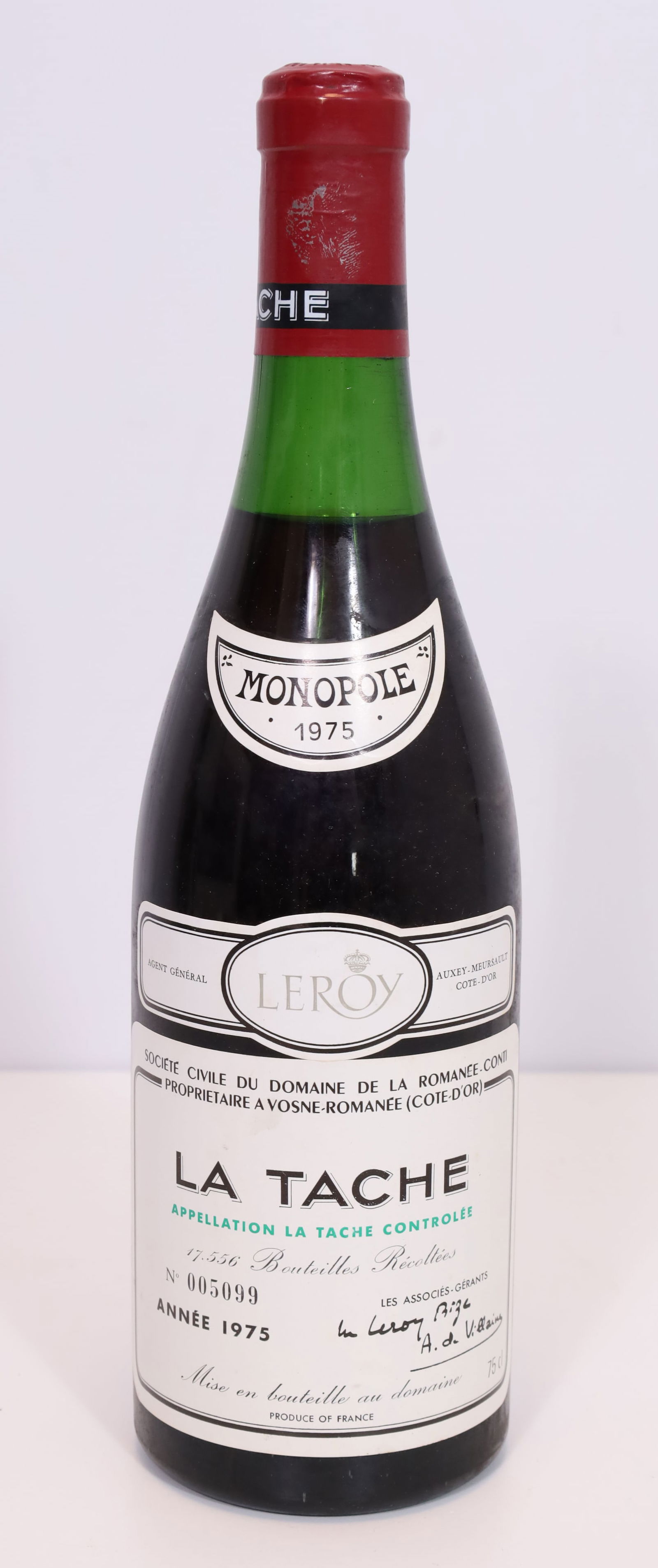 1 bottle of red wine. 1975 La Tâche. Domaine de la Romanée-Conti. Grand Cru Monopole.: Red wine. 0.75 L. Number 005099. Stored in an air-conditioned wine cellar. See photos for condition. Category: Red wines / WinesPlease note shipping restrictions outside the EU! Only available to