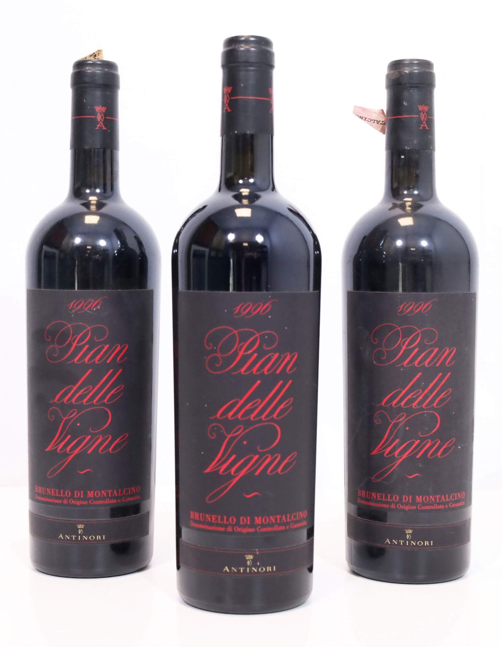 3 bottles of red wine. ANTINORI. Brunello di Montalcino. 1996.: Approx. 750 ml fill level each. Origin: Tuscany, Italy. Produced by Antinori Agricola s.r.l. Bottled in 1996. Signs of storage visible. See photos for condition. Category: Red wines / WinesPlease note