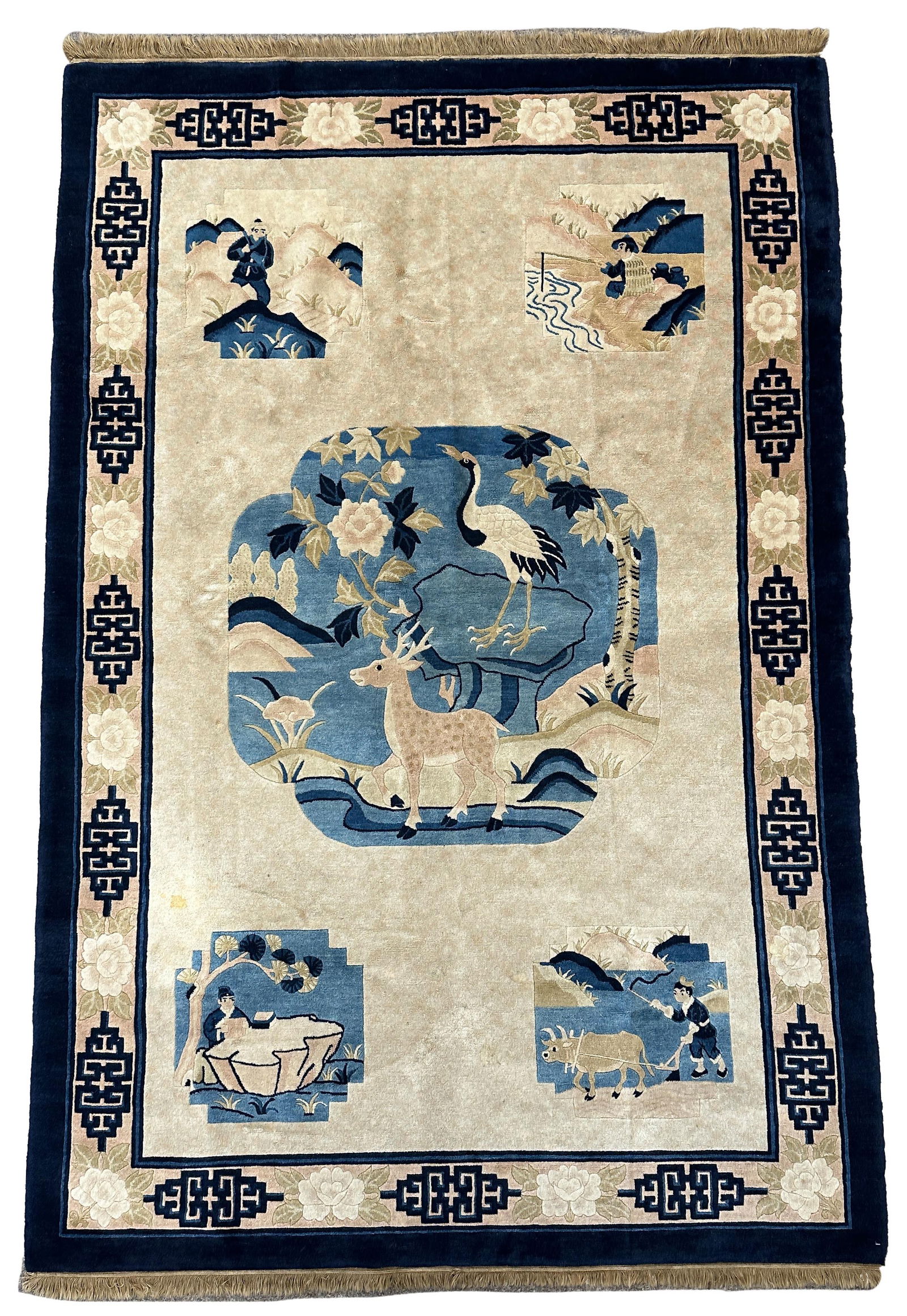 Chinese carpet. Approx. 200 cm x 133 cm. Mid-20th century. (1 of 8)