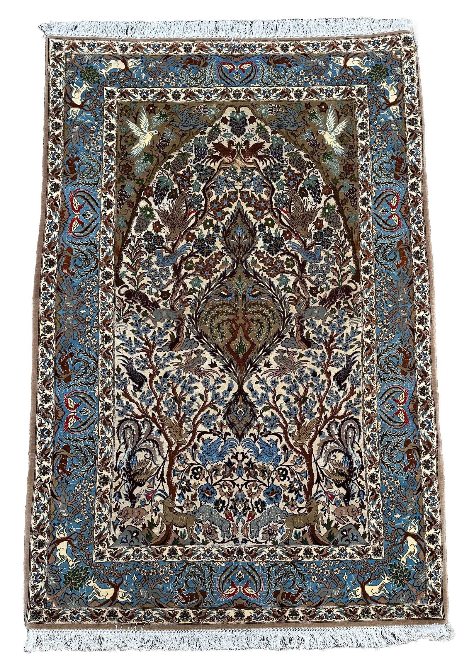 Isfahan. Fine. Approx. 178 cm x 110 cm. Circa 1970. (1 of 6)