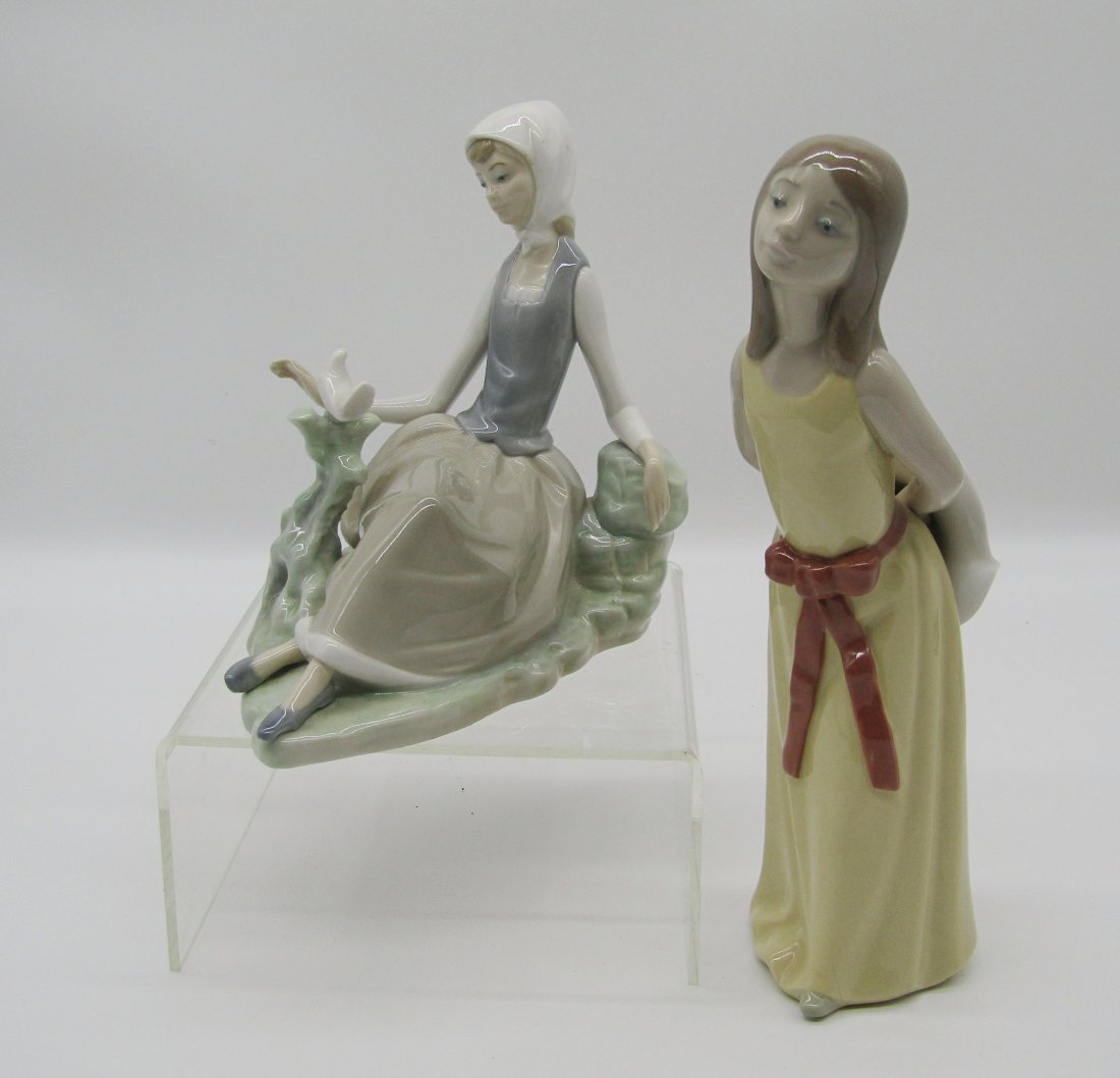 2 piece Lladro figurines artist signed (1 of 3)