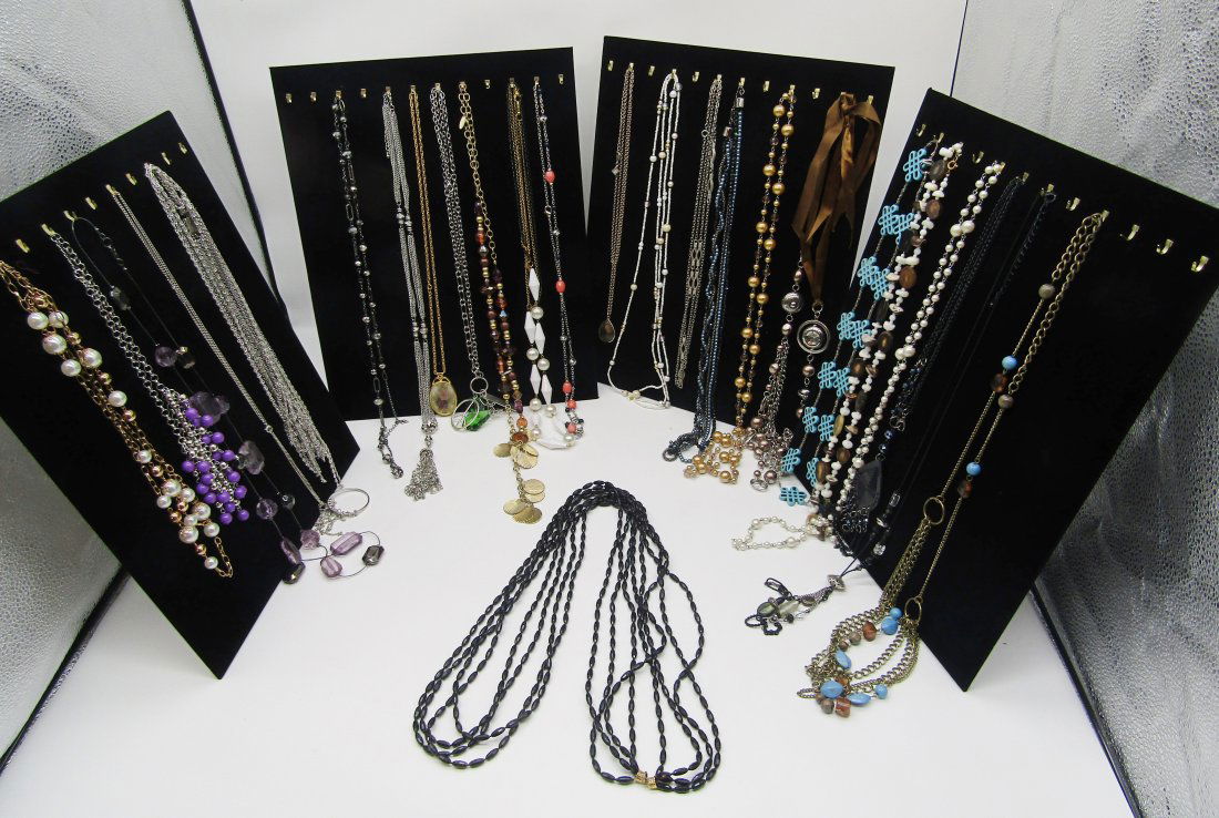 collection of fashion and costume jewelry necklaces (1 of 5)