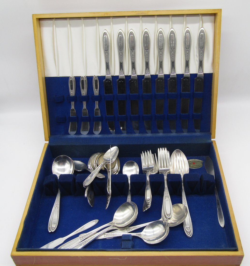 L&G Rogers silverplate flatware set (1 of 2)