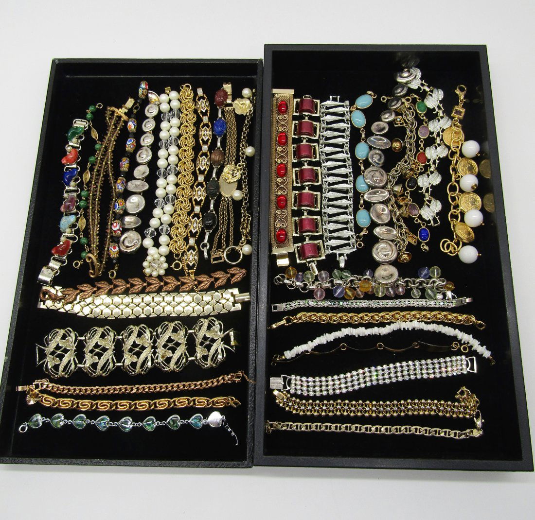 2 trays of vintage Costume bracelets (1 of 5)
