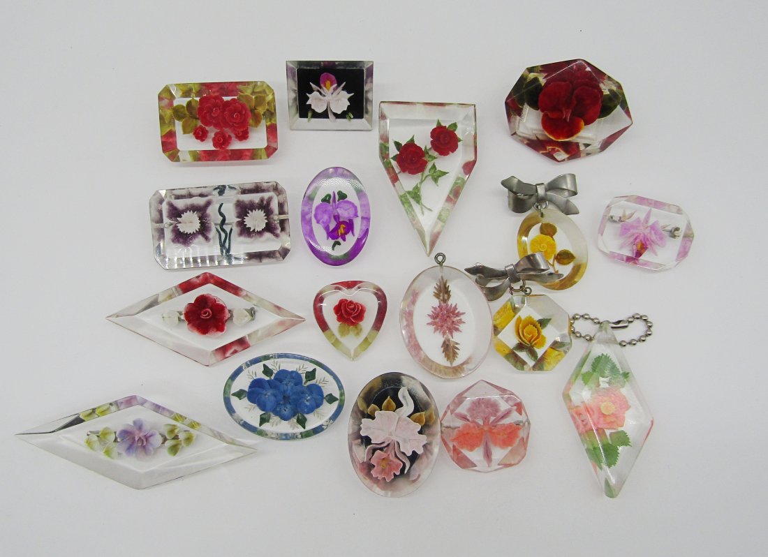 Grouping of vintage Lucite jewelry: nice grouping of vintage Lucite jewelry. mostly pins.