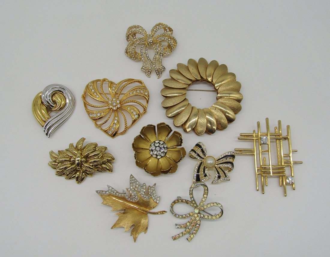 Grouping of vintage gold tone costume jewelry: nice grouping of vintage gold tone costume jewelry. some with Rhinestones. Capri, Avon, Monet, etc.