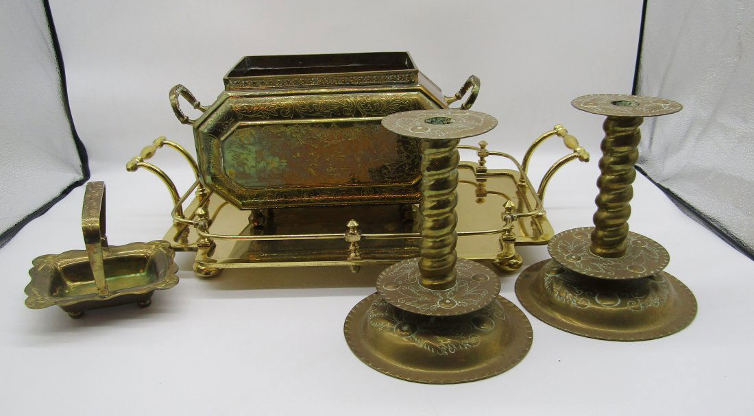 box lot of decorative brass items (1 of 5)