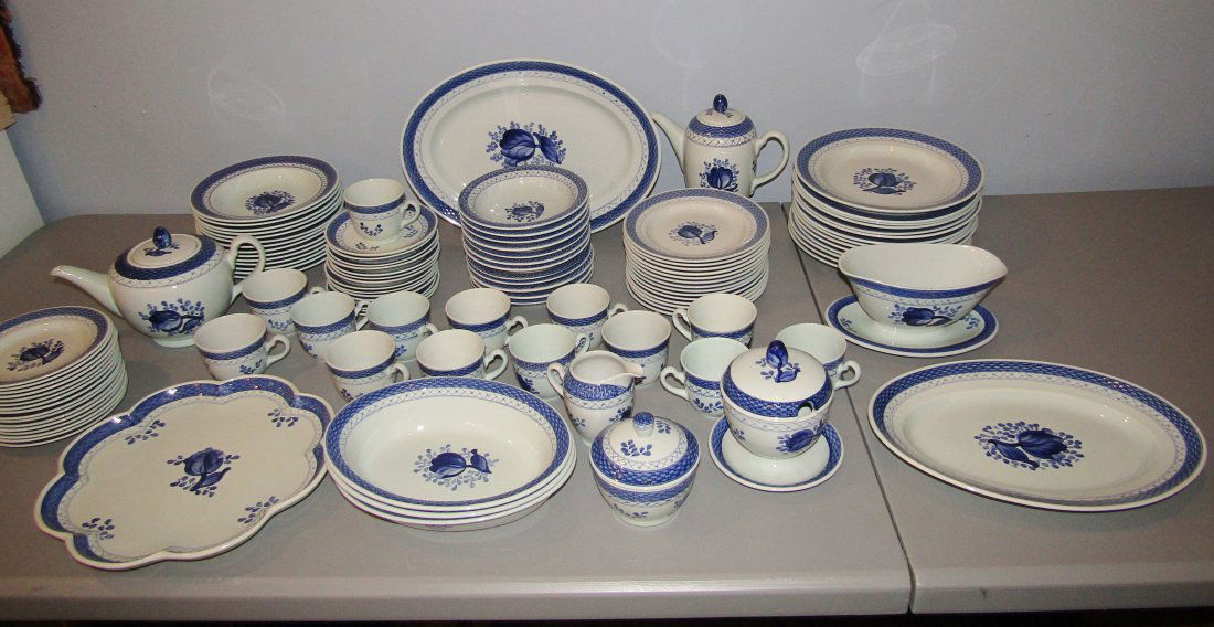 110 piece Royal Copenhagen China set Tranquebar pattern (1 of 6)