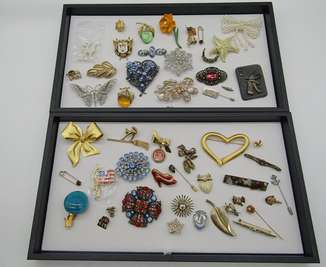 2 trays of vintage Costume pins/brooches: nice grouping of vintage pins/brooches. crystal, Lucite, Rhinestone, enamel, etc.