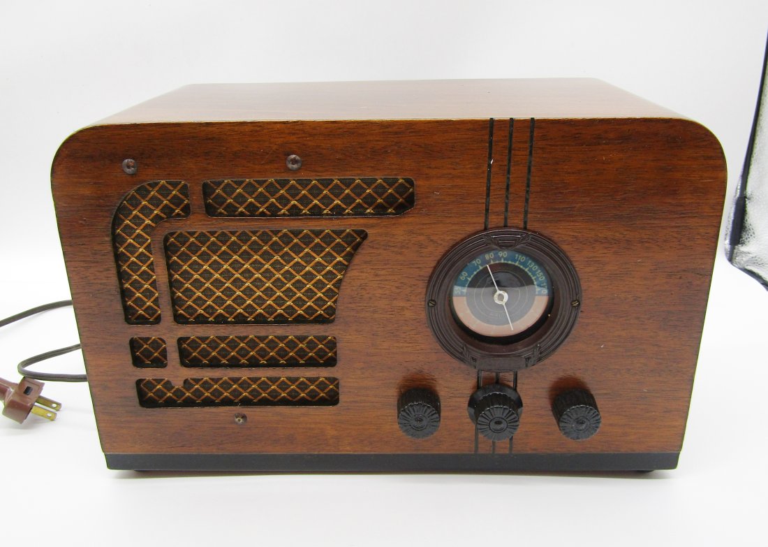 Vintage Airline Radio in Wood case: vintage Airline radio. wood case measures 9 x 14". case in very clean condition. missing back. lights up and works. speaker is holding on by 1 screw. newer cord.