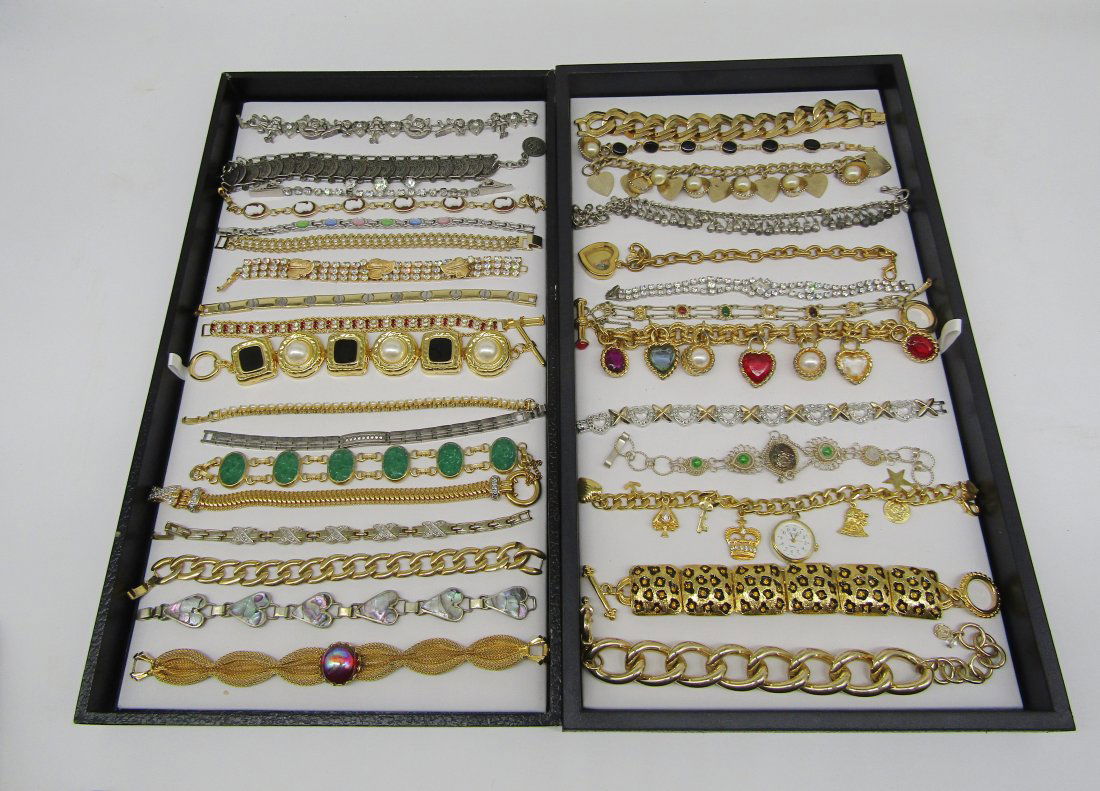 2 trays of vintage costume and Fashion bracelets: nice selection of bracelets to include Rhinestone, gold tone, Charm, Tennis, coin, Cameo, Retro, etc.