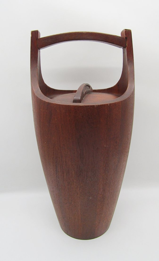 Dansk Mid Century teakwood ice Bucket Jens Quistgaard: MCM Dansk teakwood ice bucket by designer Jens Quistgaard. measures 19" high. dark patina.