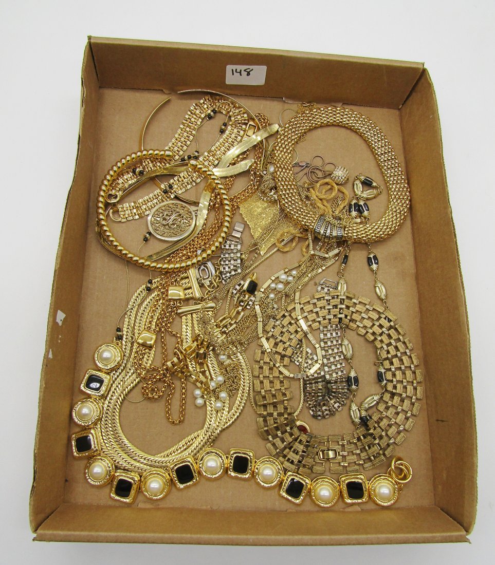 Box lot of Vintage Gold toned Costume Jewelry Necklaces: Nice grouping of gold toned necklaced, to include collar, choker, link.