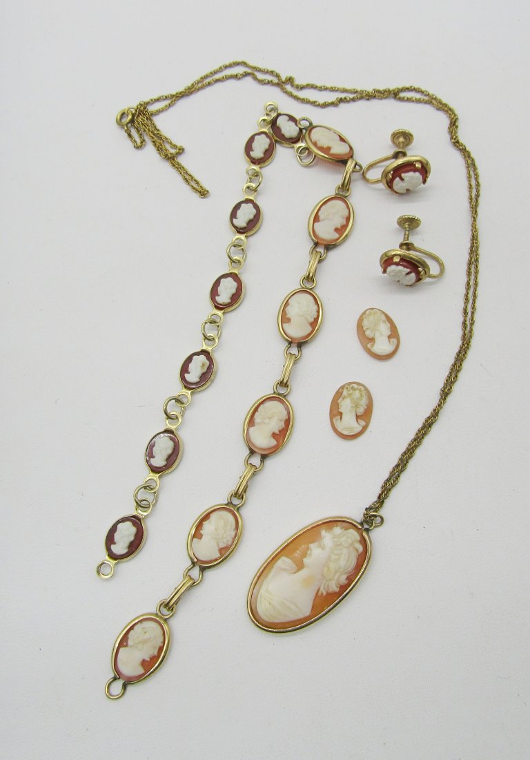 lot of vintage Cameo shell jewelry: lot of Cameo shell jewelry. necklace, bracelets, loose, etc.