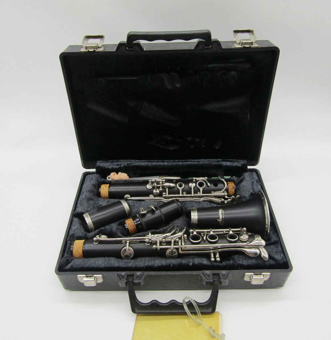 Armstrong model 4000 Soprano clarinet in hard shell case: Armstrong Soprano clarinet. model 4000. comes in hard shell case.