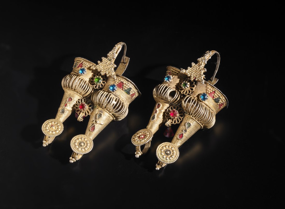 Earrings with double cone  India, Gujarat, Rabari, late 19th century  Weight: 45 grams  H. 7.5 cm (1 of 4)
