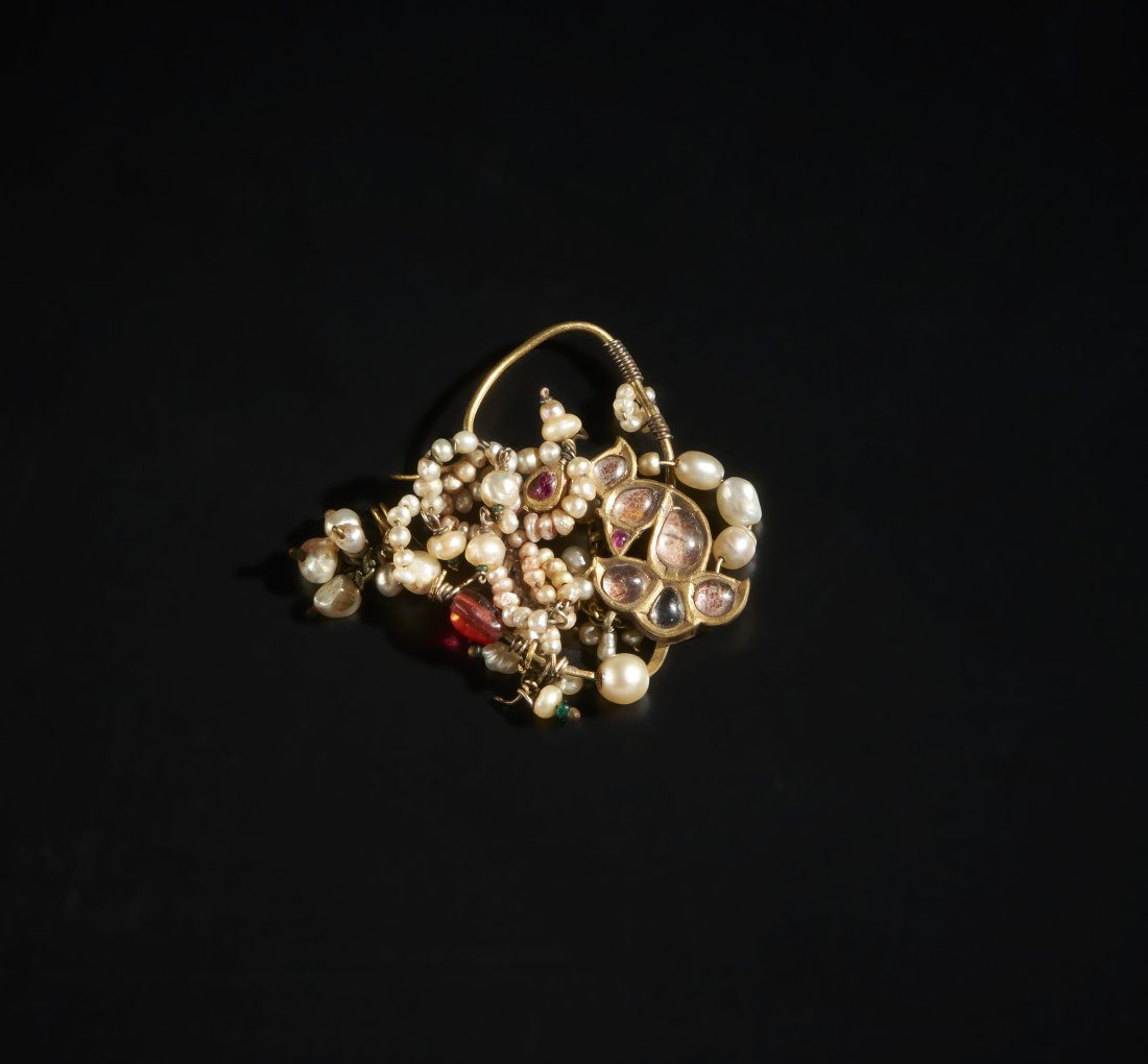 Nose ornament (nath) India, 19th century Weight: 8 grams (1 of 2)