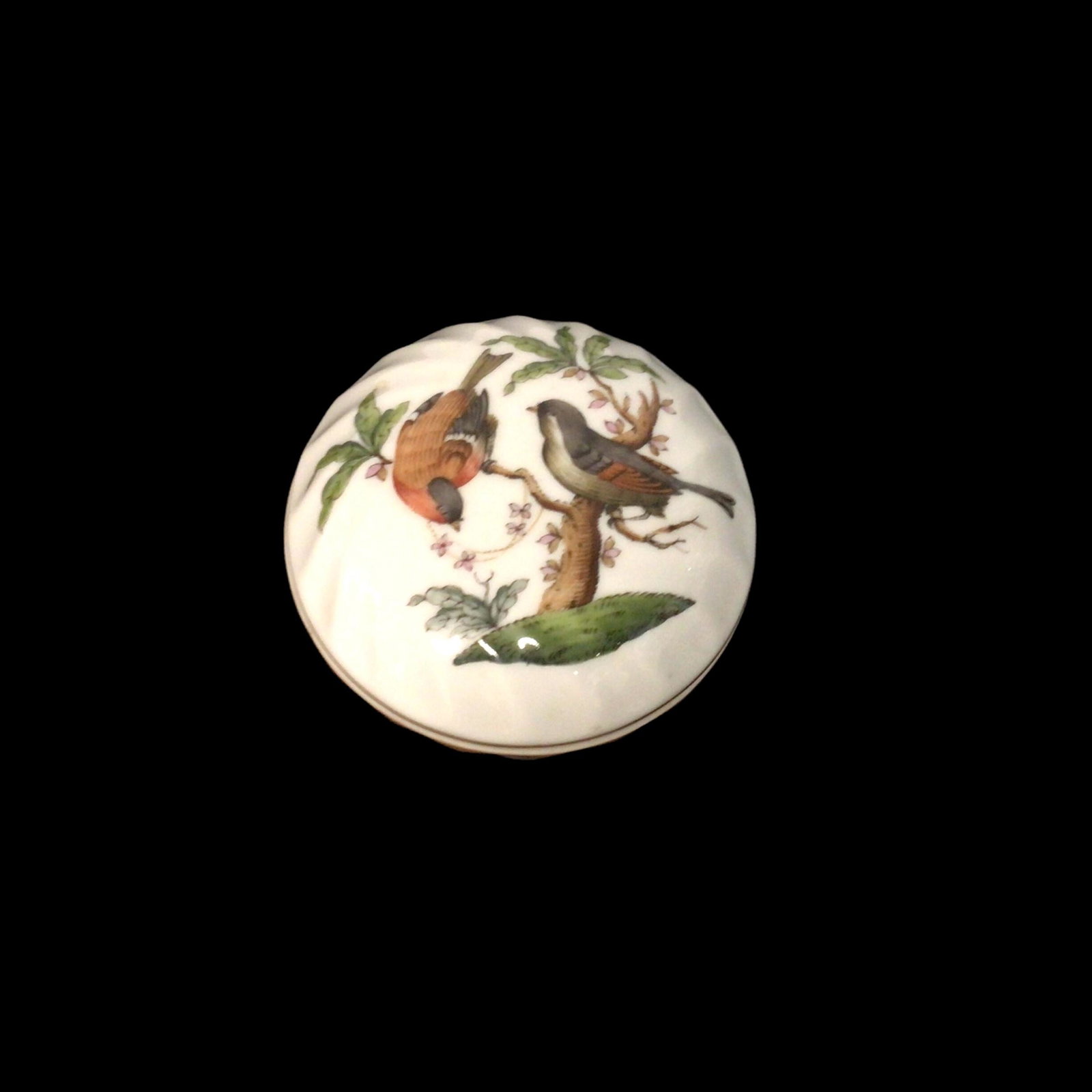 Herend Porcelain Rothschild Bird Motif Trinket Box: Herend Porcelain Rothschild Bird Motif Trinket Box with Lid Made in Hungary Approximately 2 1/2" diameter, 1 1/2" H Condition very good
