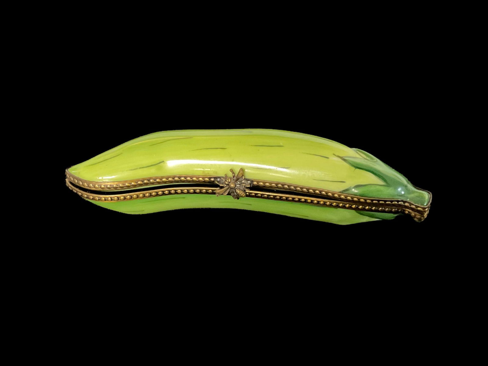 Chamart Limoges Peapod with Peas Porcelain Trinket Box: Chamart Limoges Peapod with Peas Porcelain Trinket Box Made in France Measures 4 1/2" L Condition very good