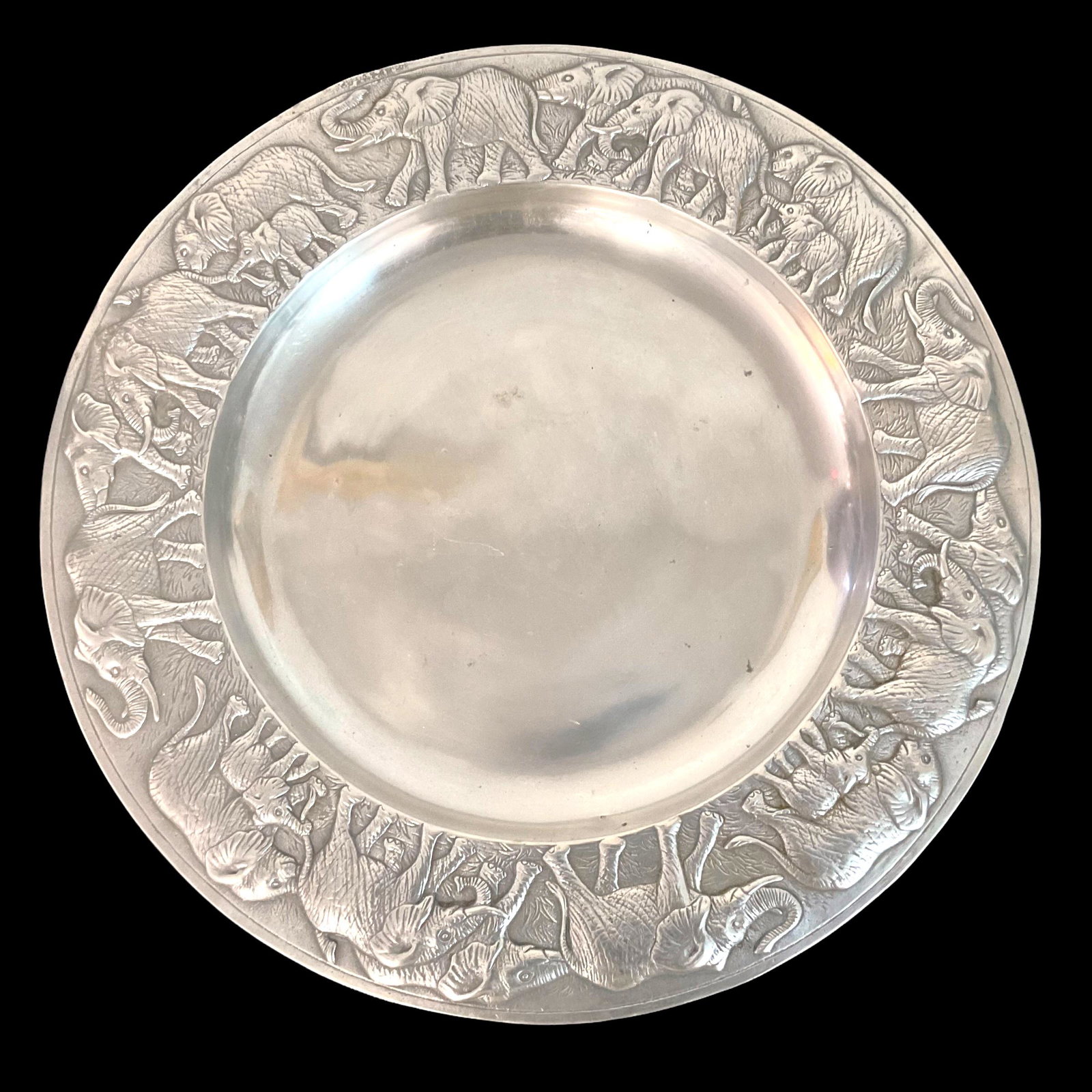 Arthur Court Round Elephant Charger Tray, 1987: Arthur Court Round Elephant Charger Tray, 1987 Cast Aluminum Metalware Measures 14" diameter Condition, some scratches on platter