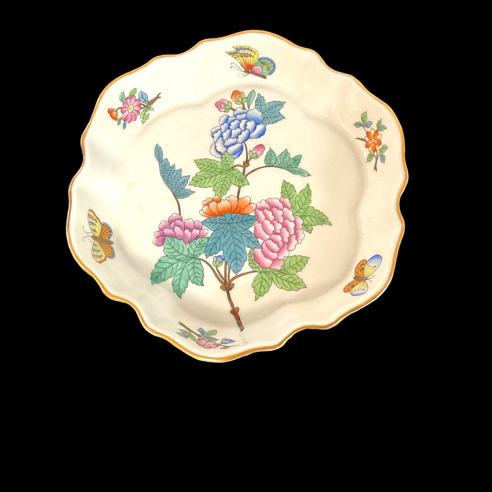 Herend Queen Victoria Scalloped Porcelain Bowl: Herend Queen Victoria Scalloped Porcelain Bowl 6" Diameter Handmade and Hand-painted in Hungary Condition very good