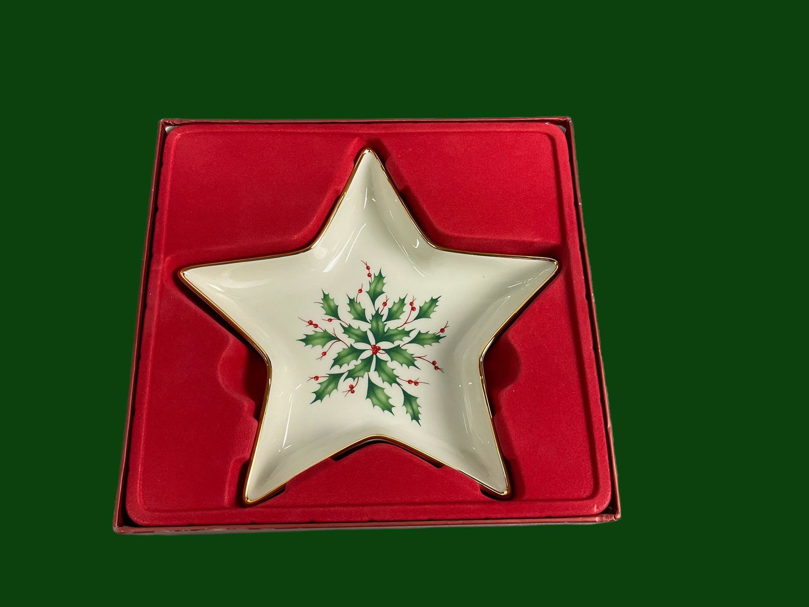 Lenox Star Holiday Candy Dish with box: Lenox Star Holiday Candy Dish with box, Porcelain dish trimmed in gold with holly and berries design, Dishwasher Safe, Measures approximately 7 1/2", Condition very good, see photographs