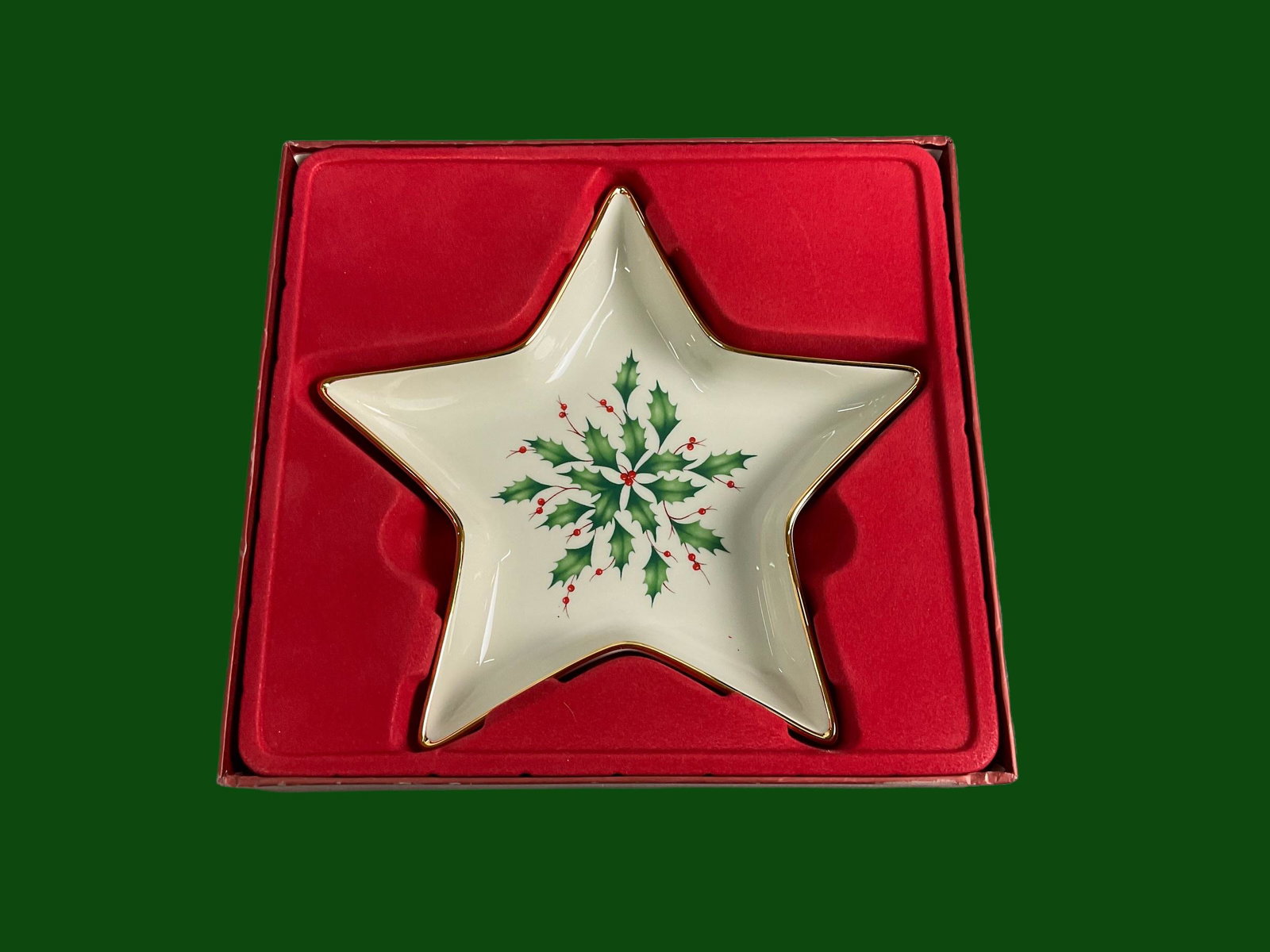 Lenox Star Holiday Candy Dish with box: Lenox Star Holiday Candy Dish with box, Porcelain dish trimmed in gold with holly and berries design, Dishwasher Safe, Measures approximately 7 1/2", Condition very good, see photographs