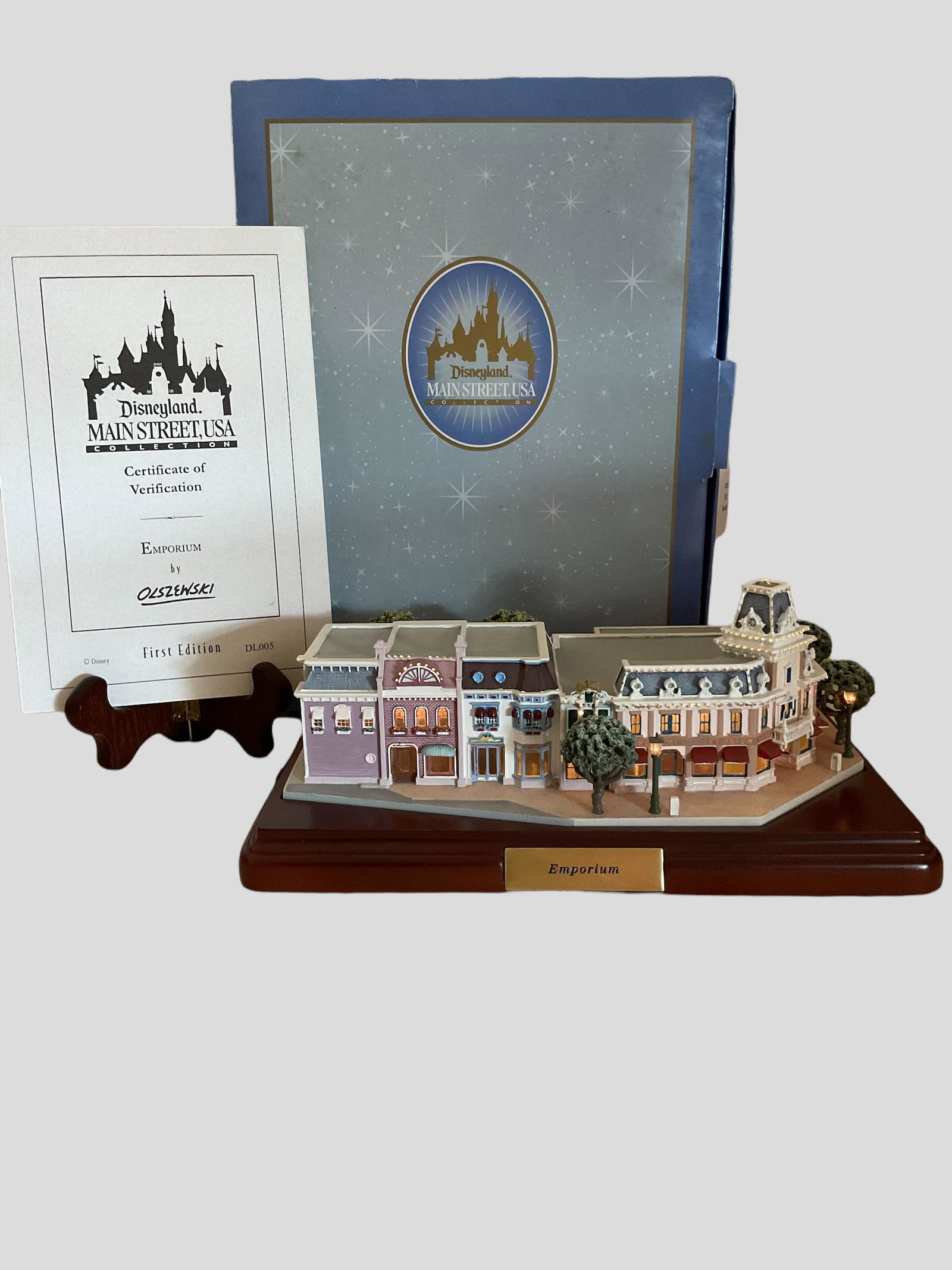Disneyland Main Street USA Collection Emporium First Edition: Disneyland Main Street USA Collection Emporium First Edition with COA and Box, by Robert Olszewski Master Artist, Measures 9 1/2" L, 6 1/2" W x 4 1/2" H, Condition very good, no AC adapter, Battery Te