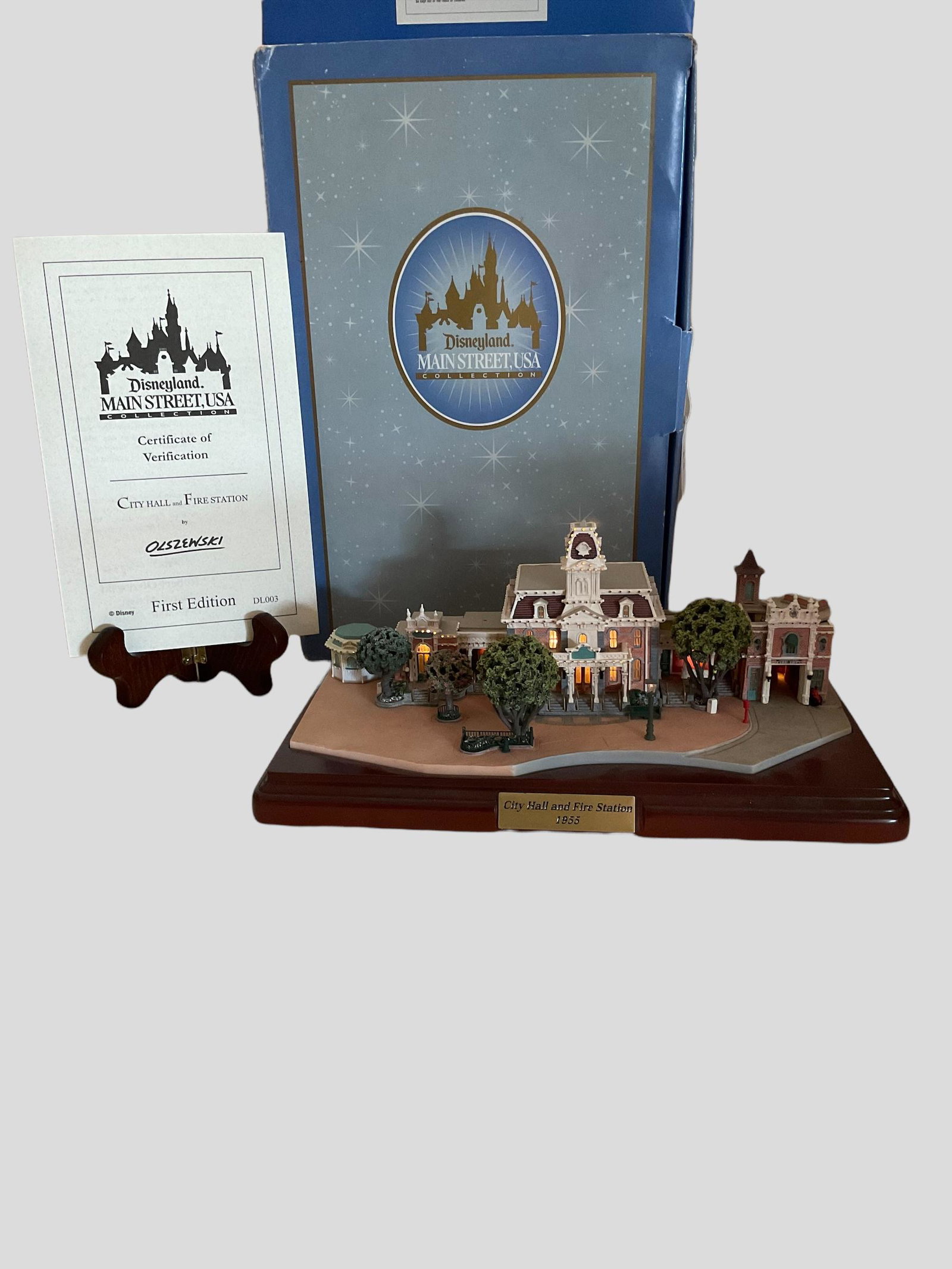 Disneyland Main Street USA Collection City Hall and Fire Station First Edition: Disneyland Main Street USA Collection City Hall and Fire Station First Edition with COA and Box, by Robert Olszewski Master Artist, Measures 10 1/4" L x 5 3/4" W x 4 1/2" H, Condition good, no AC adap