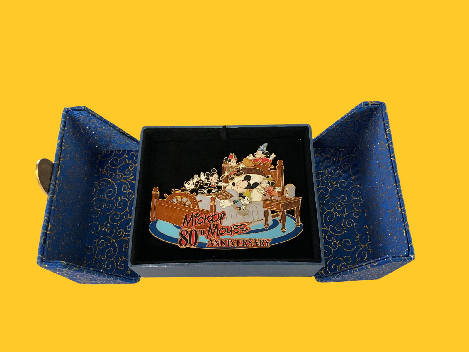 Mickey Mouse 80th Anniversary Limited Edition Super Jumbo Pin with Display Box Official Pin Trading (1 of 6)