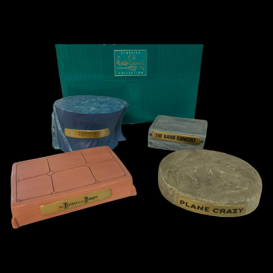 Walt Disney Classics Collection Enchanted Places Stands for 4 Pieces with Box (1 of 11)