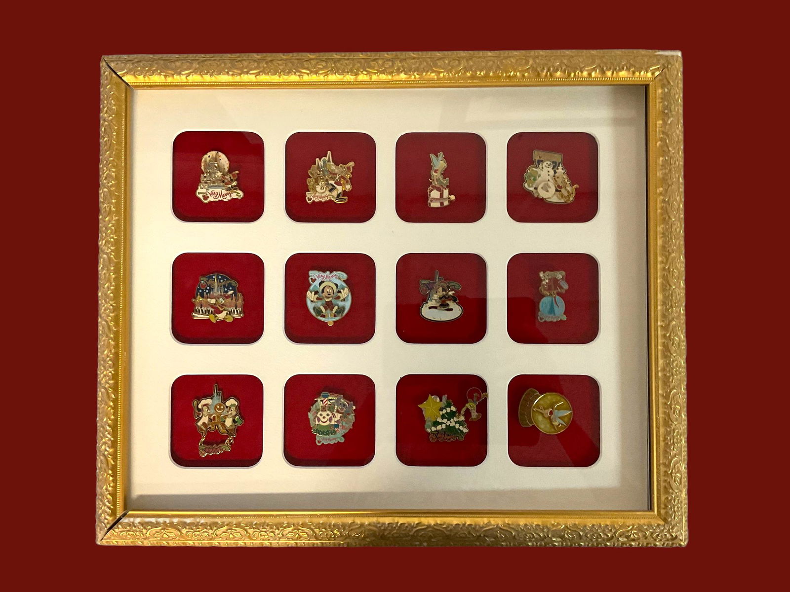 Disney Mickey Mouse "Mickey's Very Merry Christmas Party" Framed Pin Set 2004 (1 of 6)