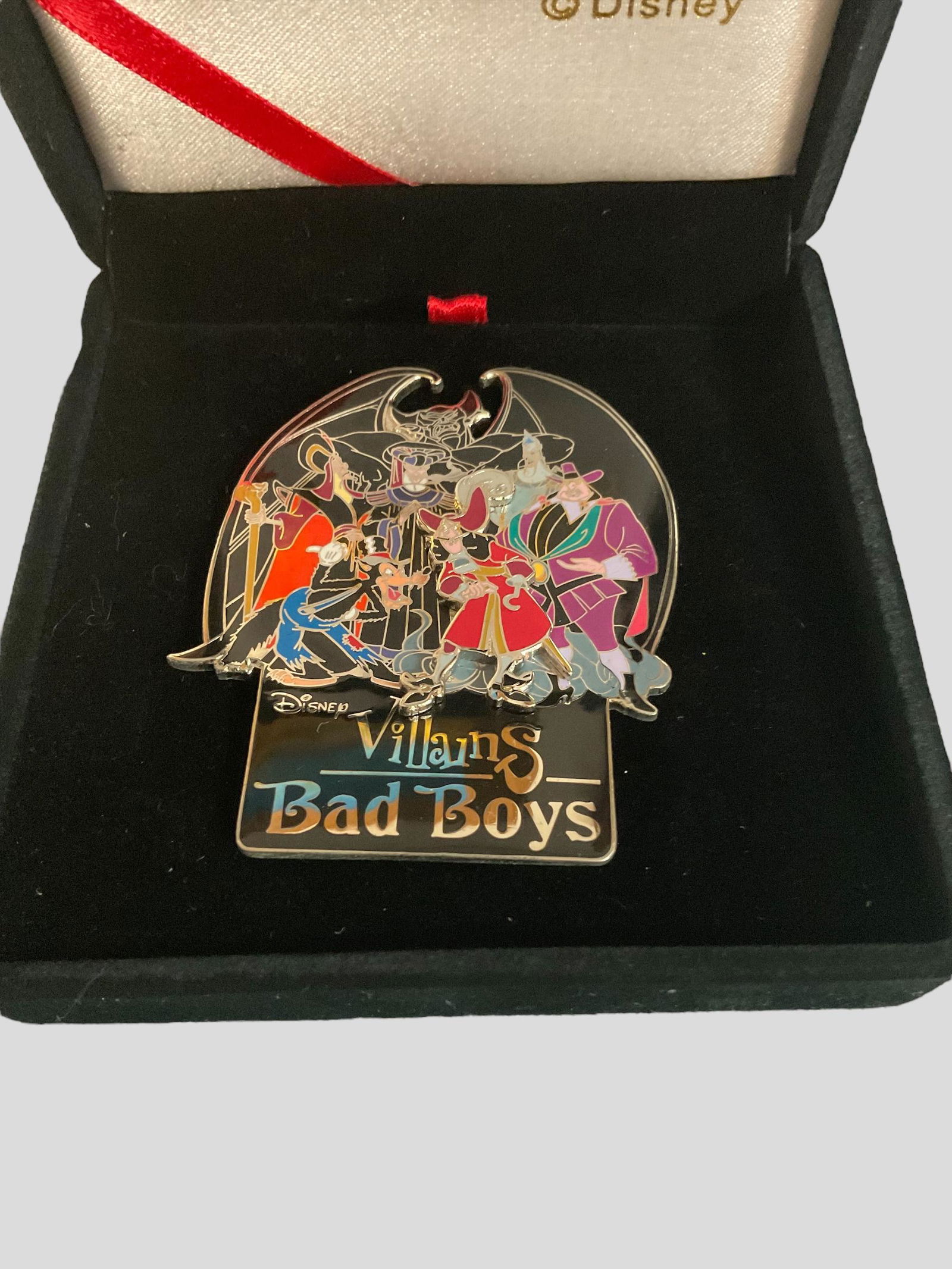Disney Villains Bad Boys Jumbo 3D Pin in Display Case (1 of 3)