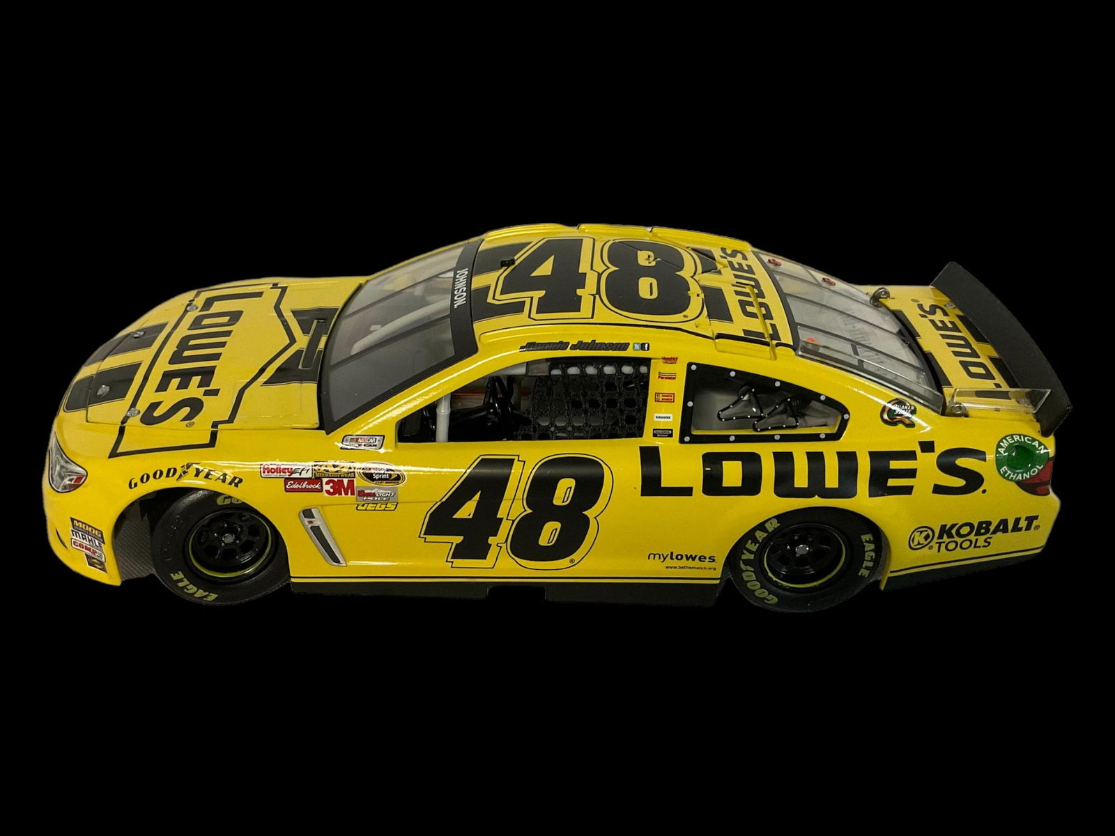 Jimmie Johnson #48 Lowe's Daytona Yellow 2013 SS 1:24 Lionel NASCAR Die Cast Model Car with Box (1 of 8)
