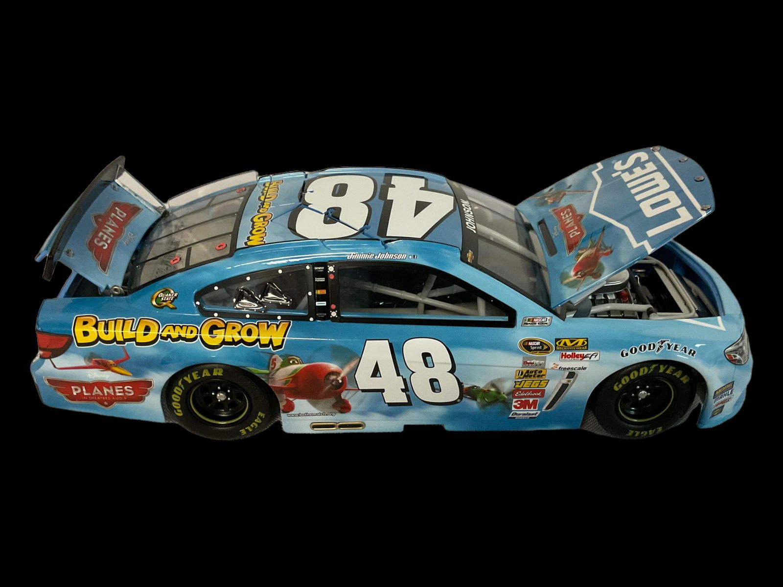 Jimmie Johnson #48 Lowe's Disney Planes 2013 SS 1:24 Lionel NASCAR Die Cast Model Car with Box (1 of 9)